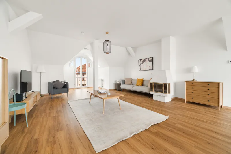 Außergewöhnlich großzügige 3-Zimmer-Wohnung mit Balkon in Steglitz - voll mobliert — photo 1